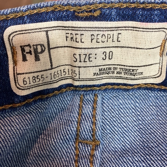 Free People 61855-16515125 distressed blue jeans size 30 - Picture 5 of 9